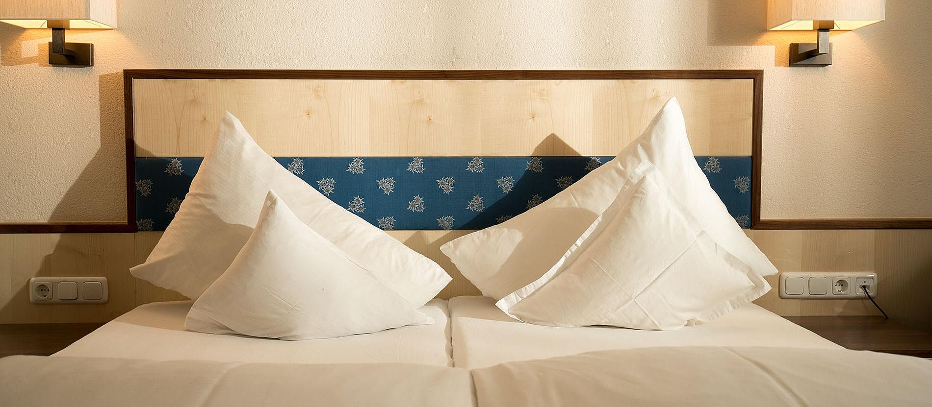 Hotel Ötztal - Foto eines Bettes - Kopfkissen aufgestellt